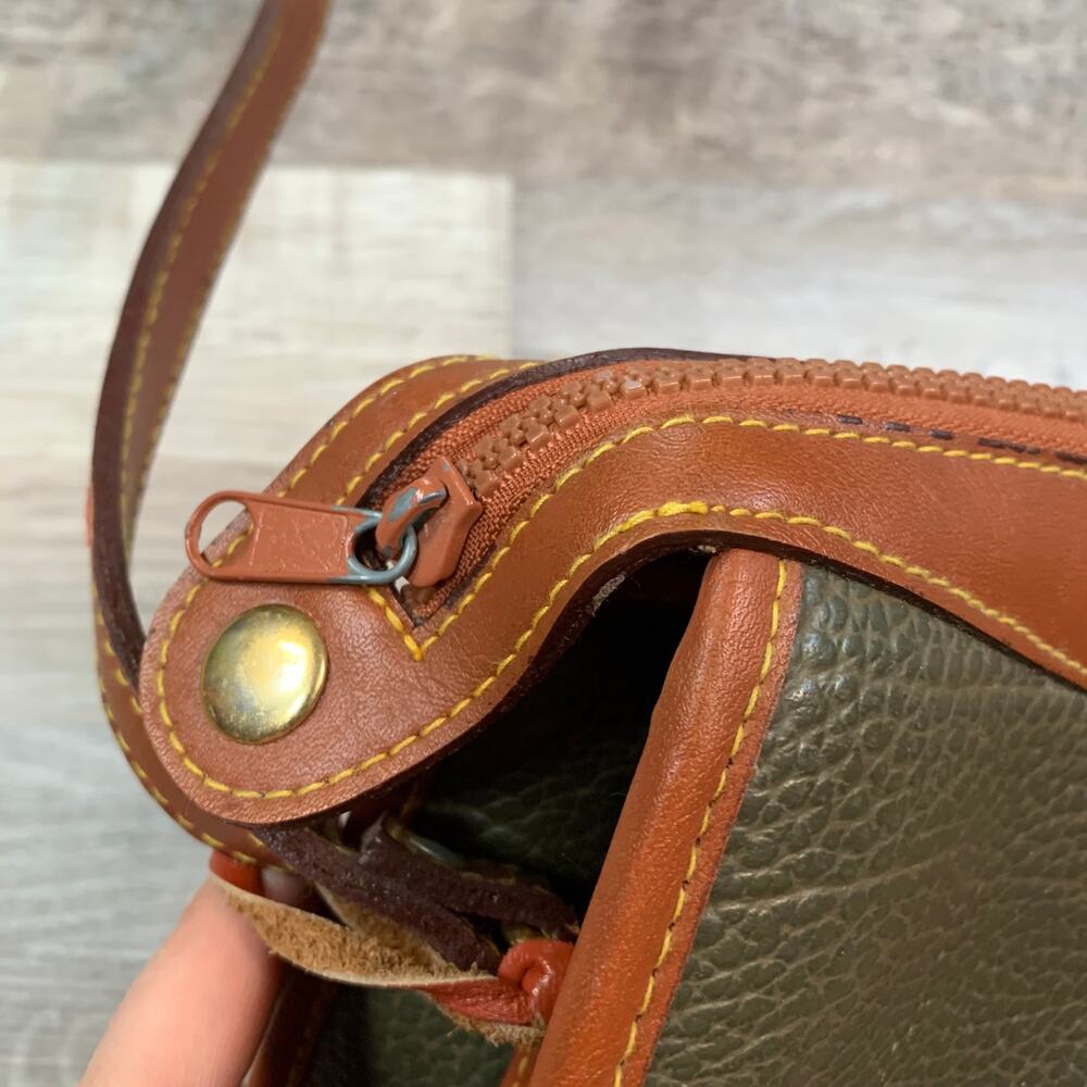 Vintage Dooney & Bourke All-Weather Leather Crossbody Bag - Picture 4 of 8